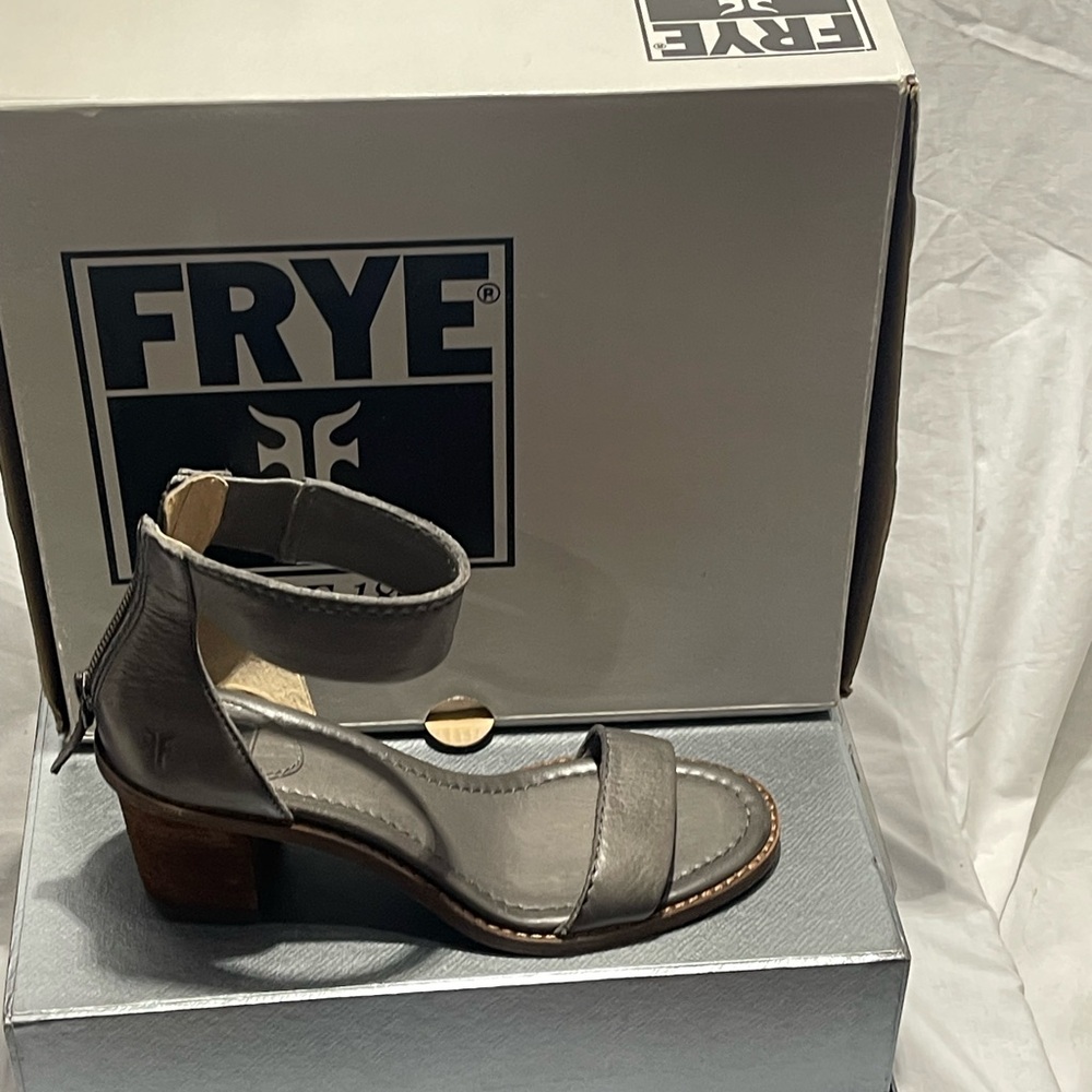 Frye Brielle Leather Ankle Strap Rear Zip Block Heel Sandals - Gray -Size 7